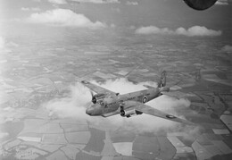 HG233 Vickers Warwick