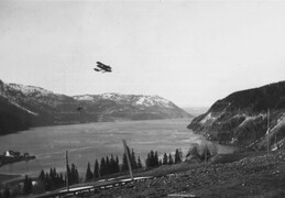 unidentified float plane