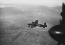 LM326 Avro Lancaster