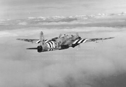 HF944 Vickers Warwick