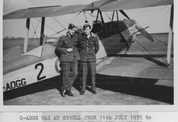 BB695 De Havilland DH82 Tiger Moth