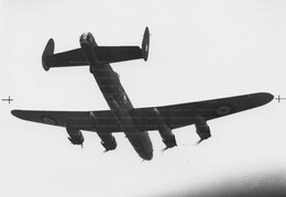 DT810 Avro Lancaster II