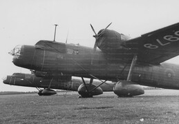 K6979 Handley Page Harrow 