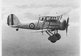 J9125 Gloster Gauntlet