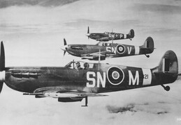 EN821 Supermarine Spitfire V