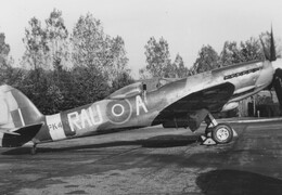 PK410 Supermarine Spitfire 22