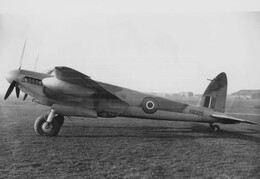 KB329 de Havilland Mosquito