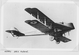 H5891 Airco DH11 Oxford